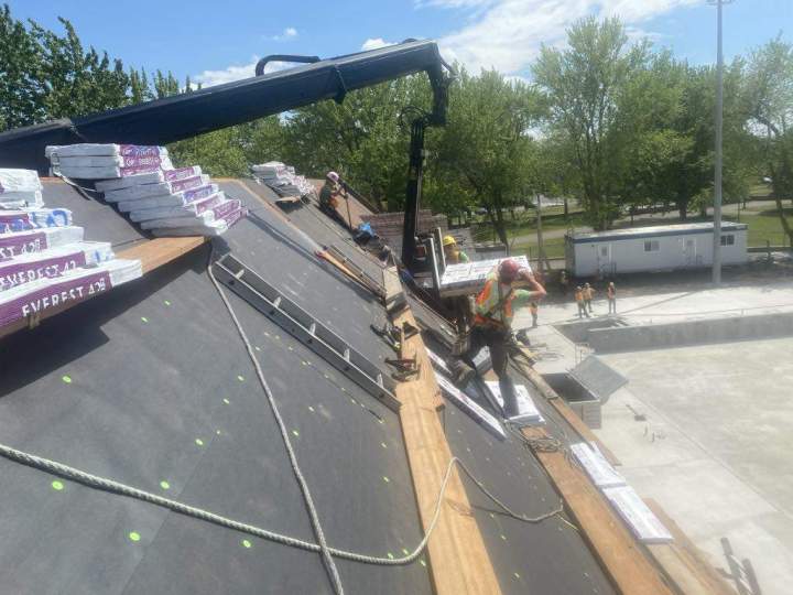 Installation of different types of roofs in the residential and commercial sectors.